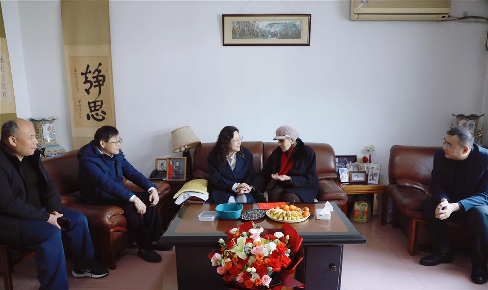 岁寒情深，新春送暖！ 济南产发集团党委书记、董事长黄蓓走访慰问离退休老干部